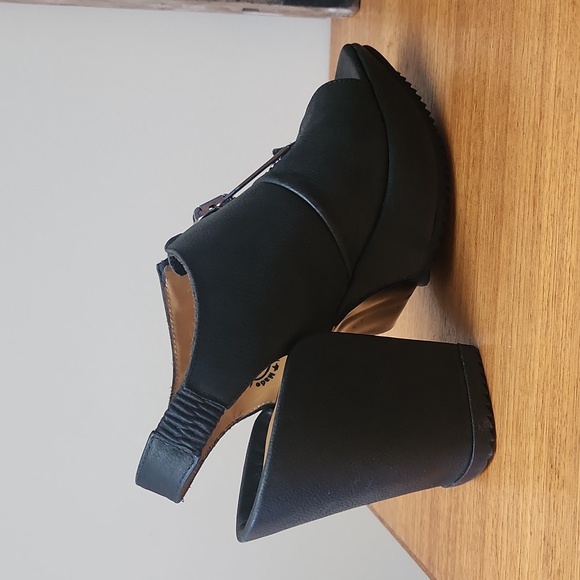 John Fluevog Prepare 2.0 Zip Sandals with open toes. - Picture 3 of 10